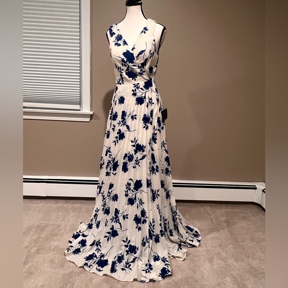 Lulus Dresses & Skirts - NEW  full length lulu dress.